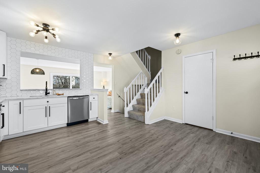 21 SANDSTONE COURT