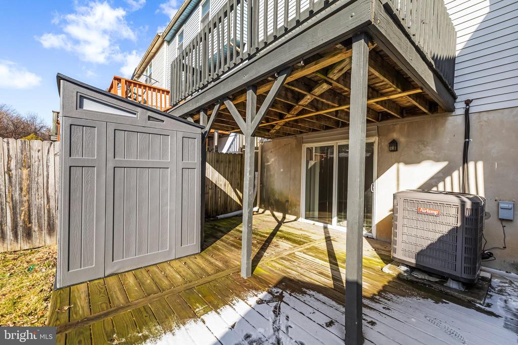 21 SANDSTONE COURT