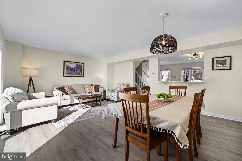 21 SANDSTONE COURT