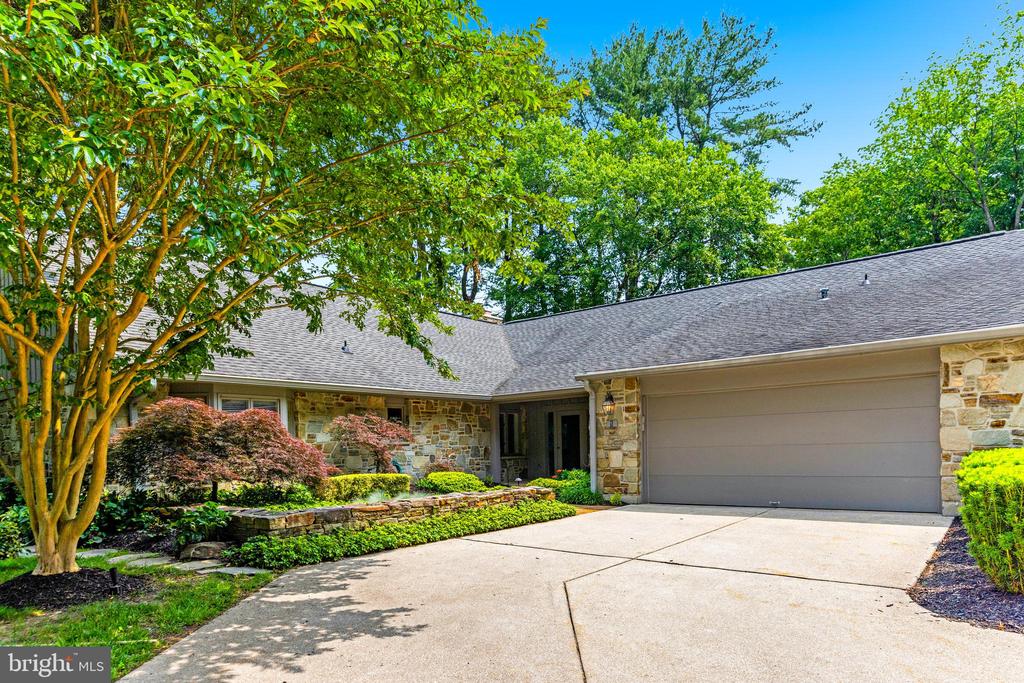5 TALL TREE COURT