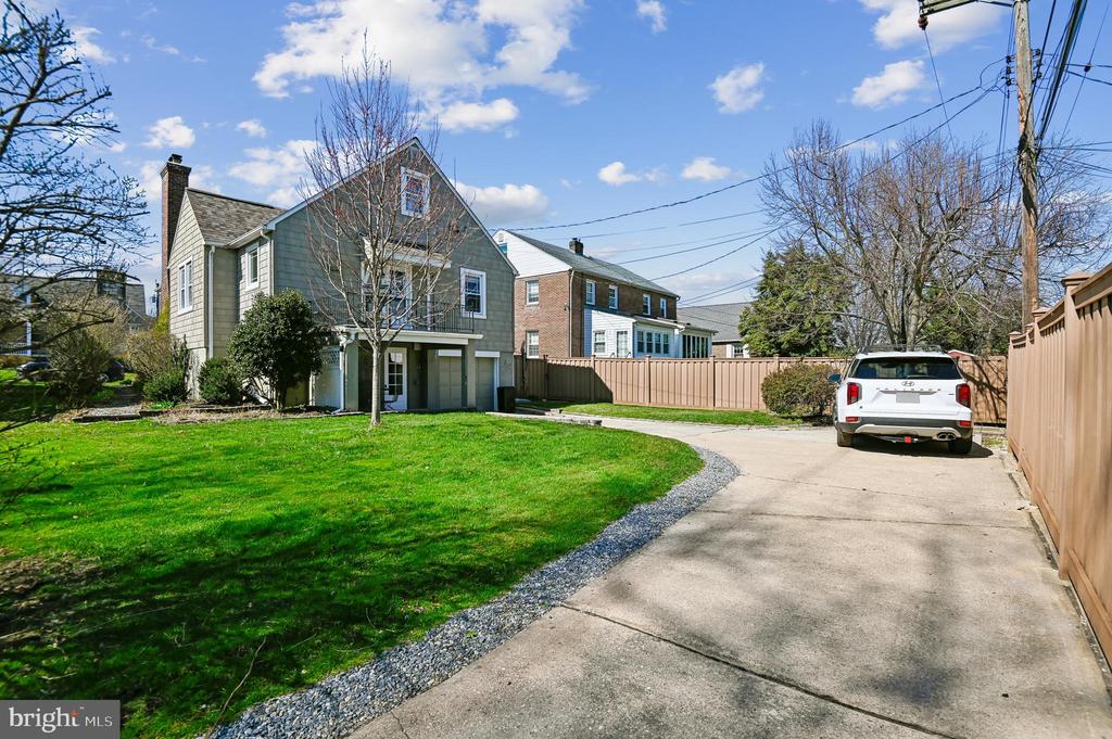 2724 ALDEN ROAD