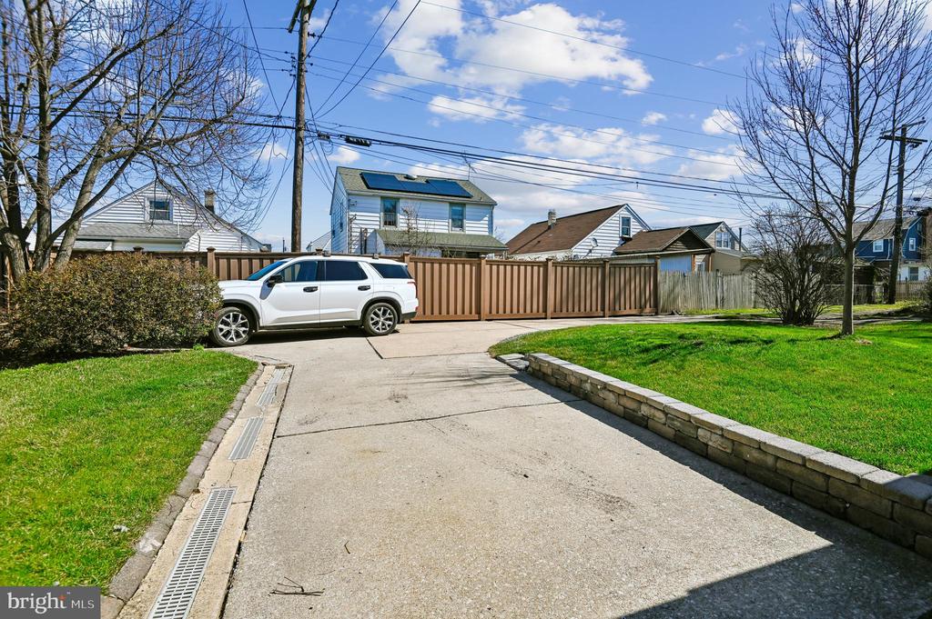 2724 ALDEN ROAD