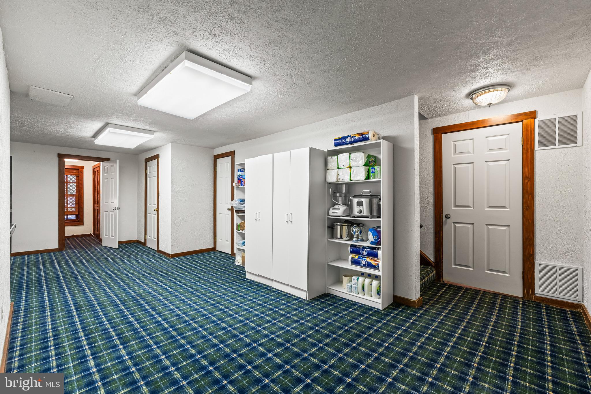 901 CHESTNUT RIDGE DRIVE