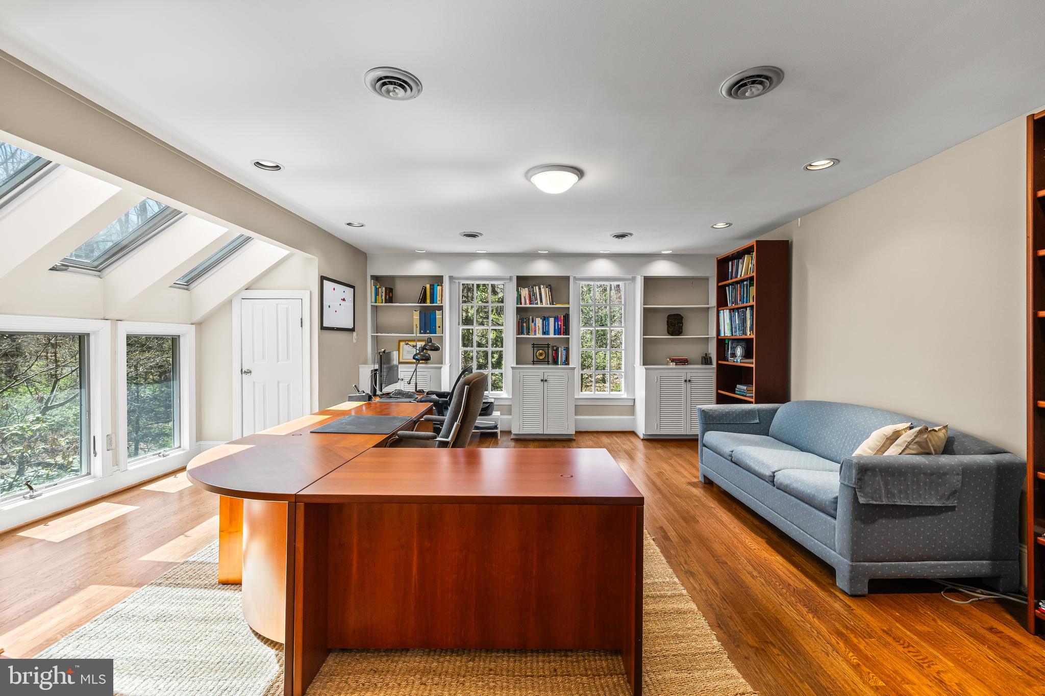 901 CHESTNUT RIDGE DRIVE