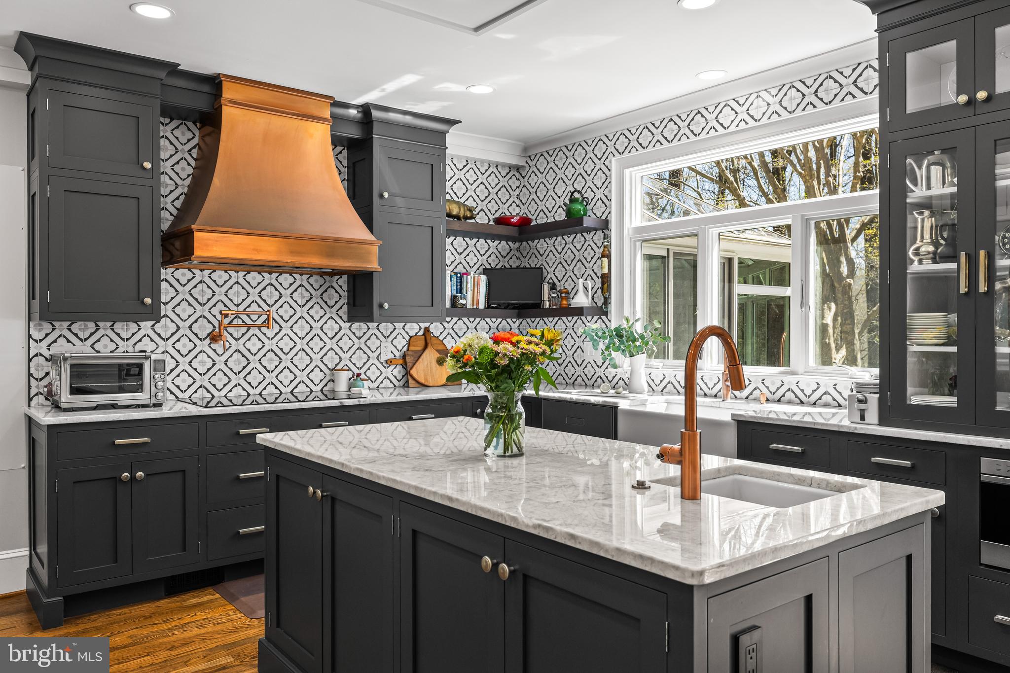 901 CHESTNUT RIDGE DRIVE