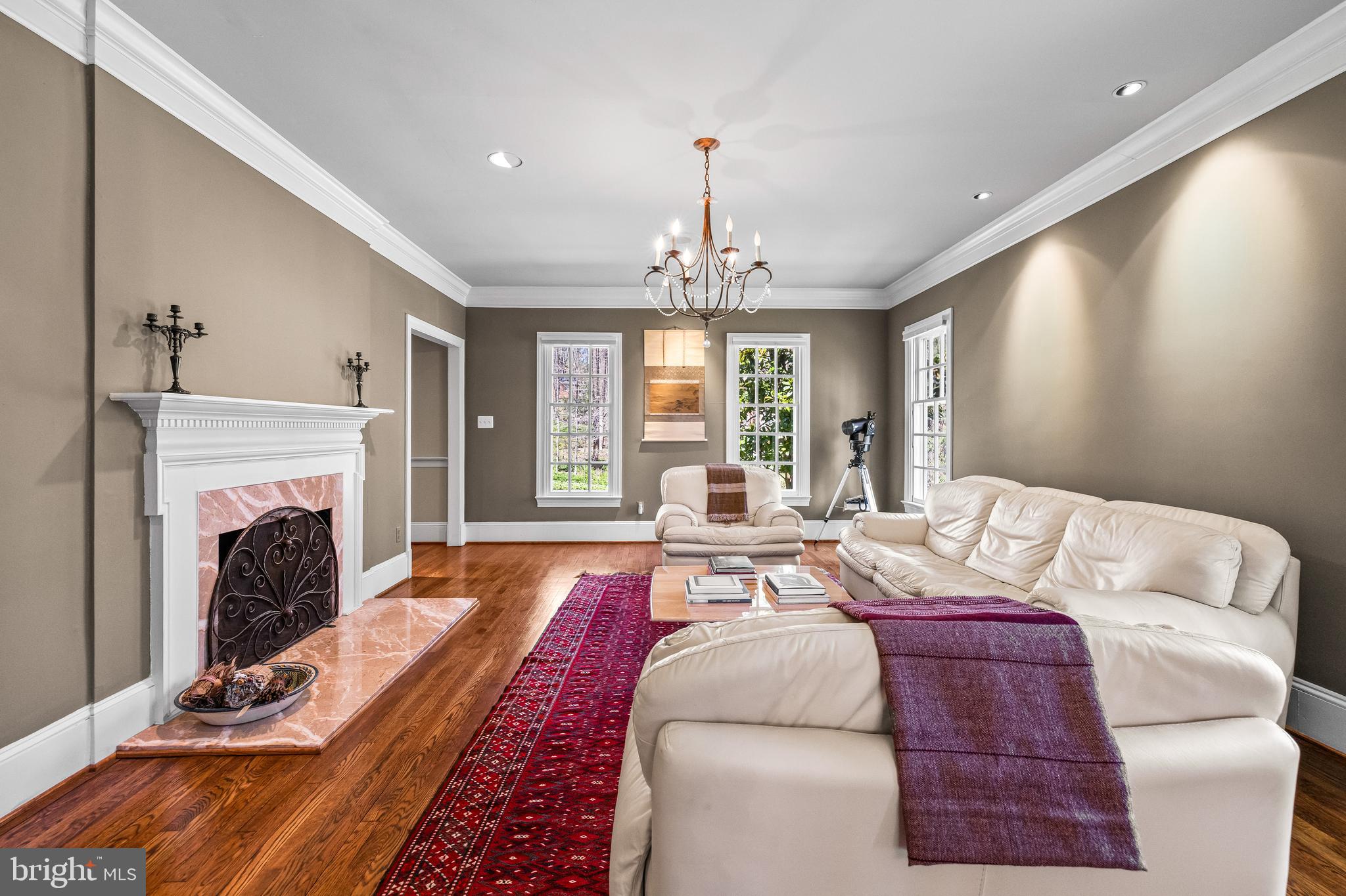 901 CHESTNUT RIDGE DRIVE