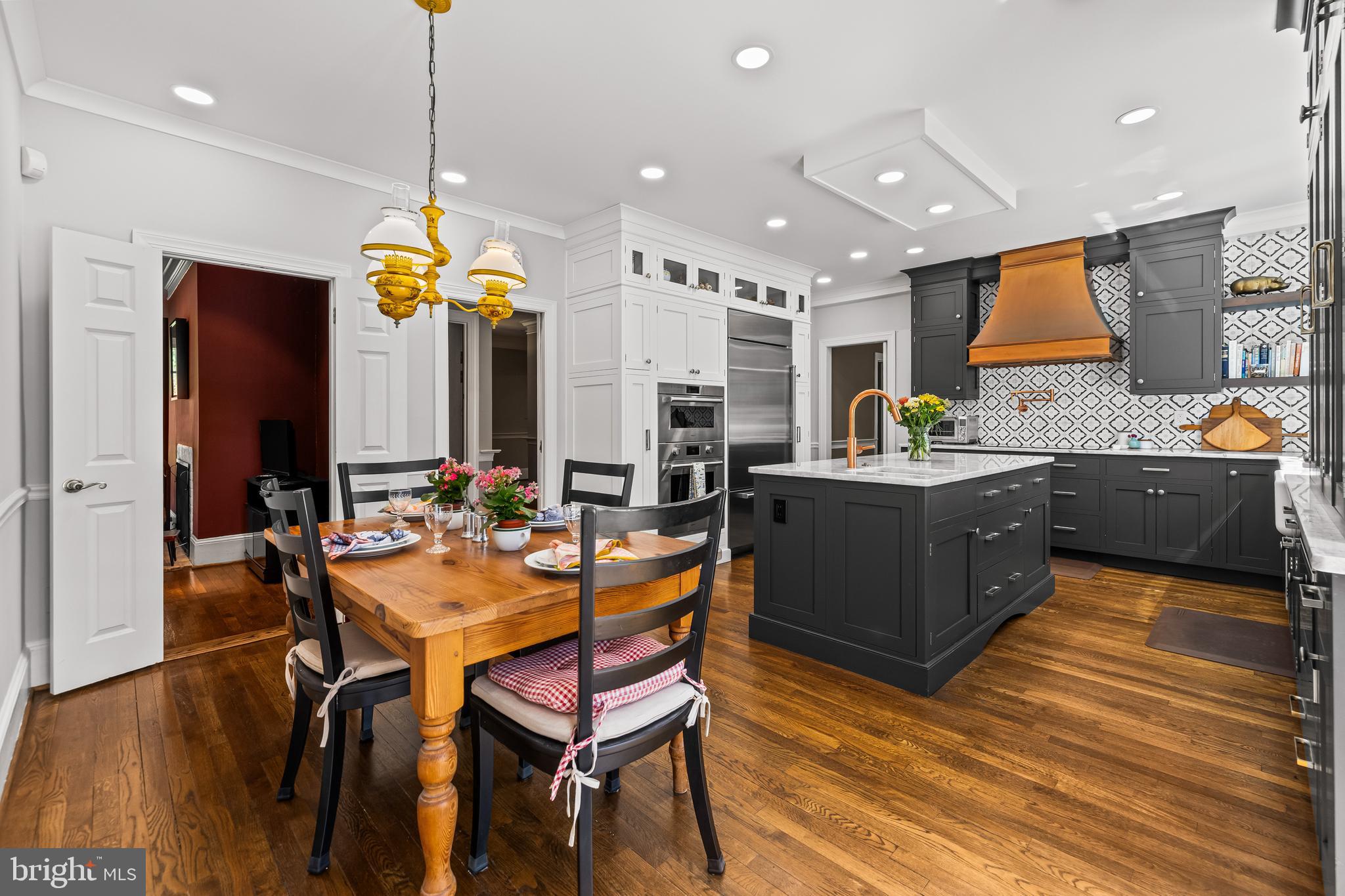 901 CHESTNUT RIDGE DRIVE