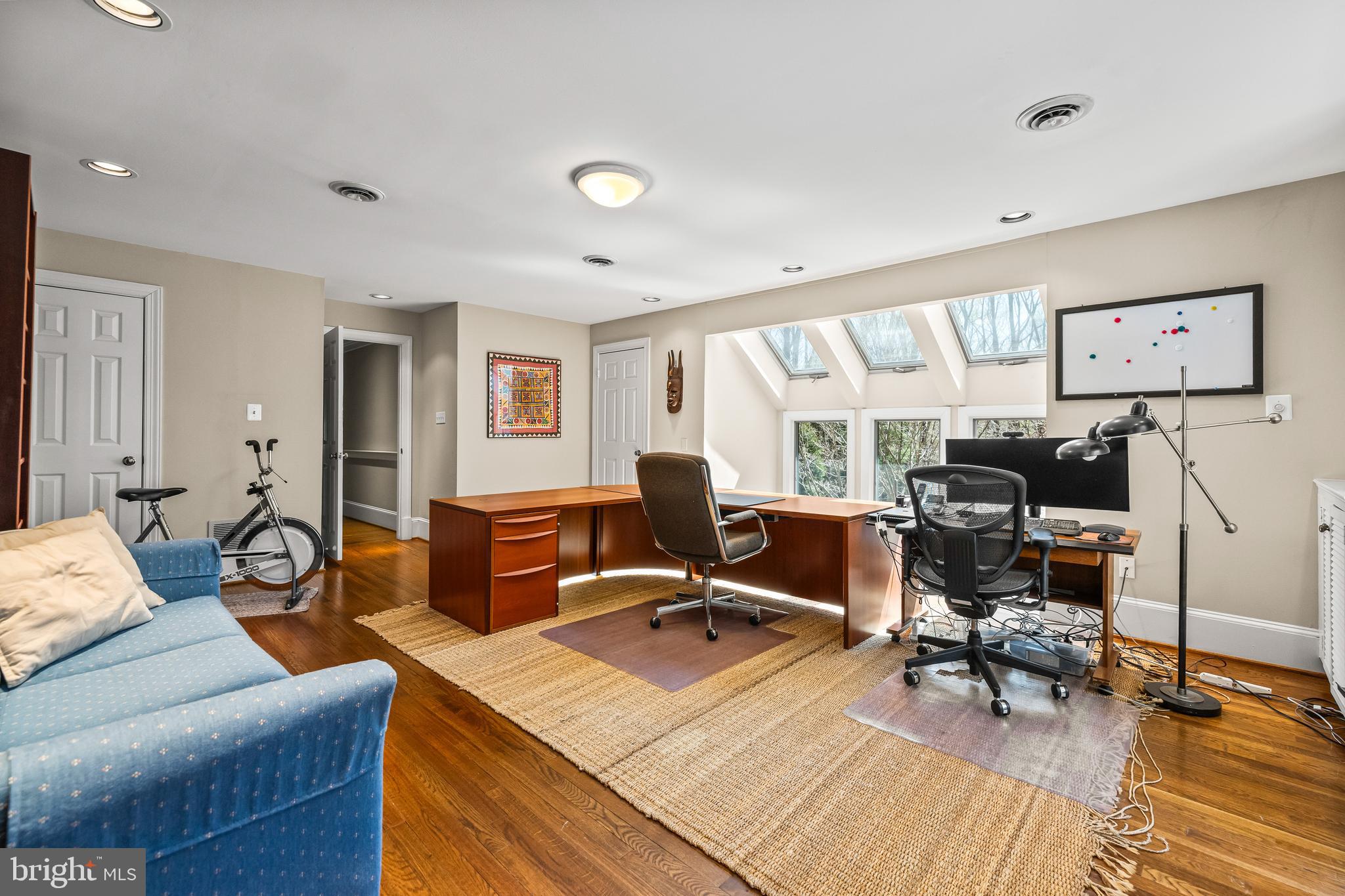 901 CHESTNUT RIDGE DRIVE