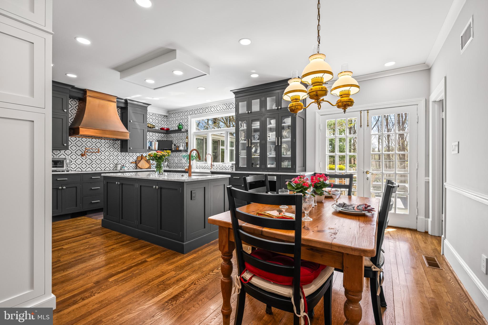 901 CHESTNUT RIDGE DRIVE