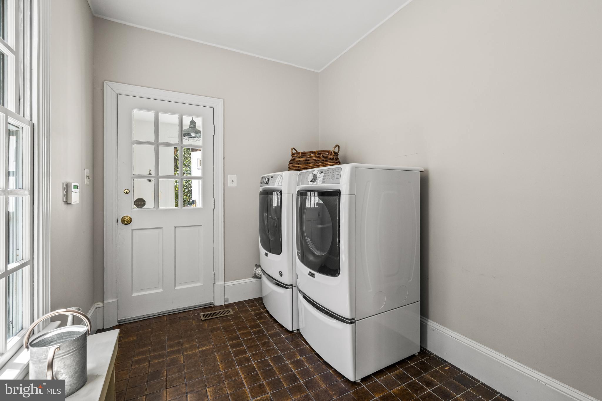 901 CHESTNUT RIDGE DRIVE