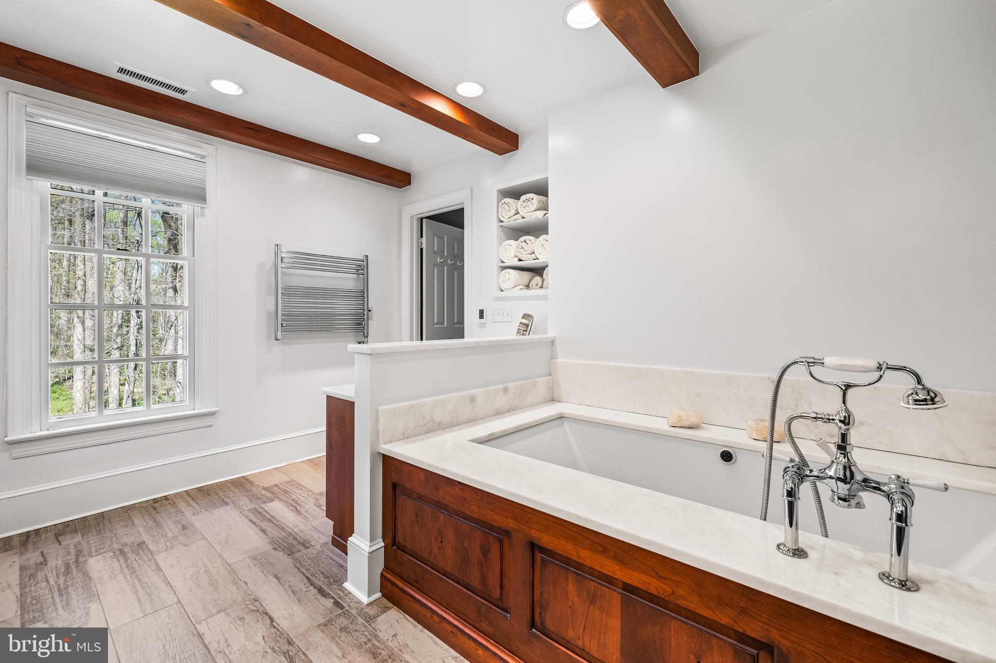 901 CHESTNUT RIDGE DRIVE