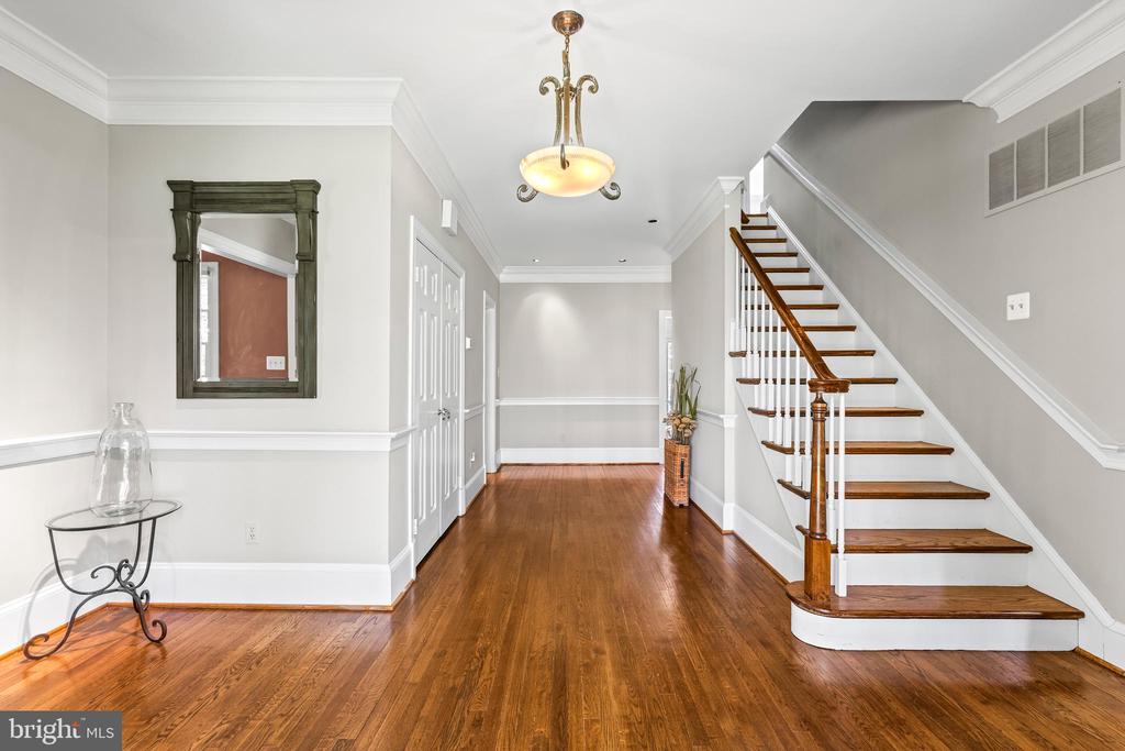 901 CHESTNUT RIDGE DRIVE