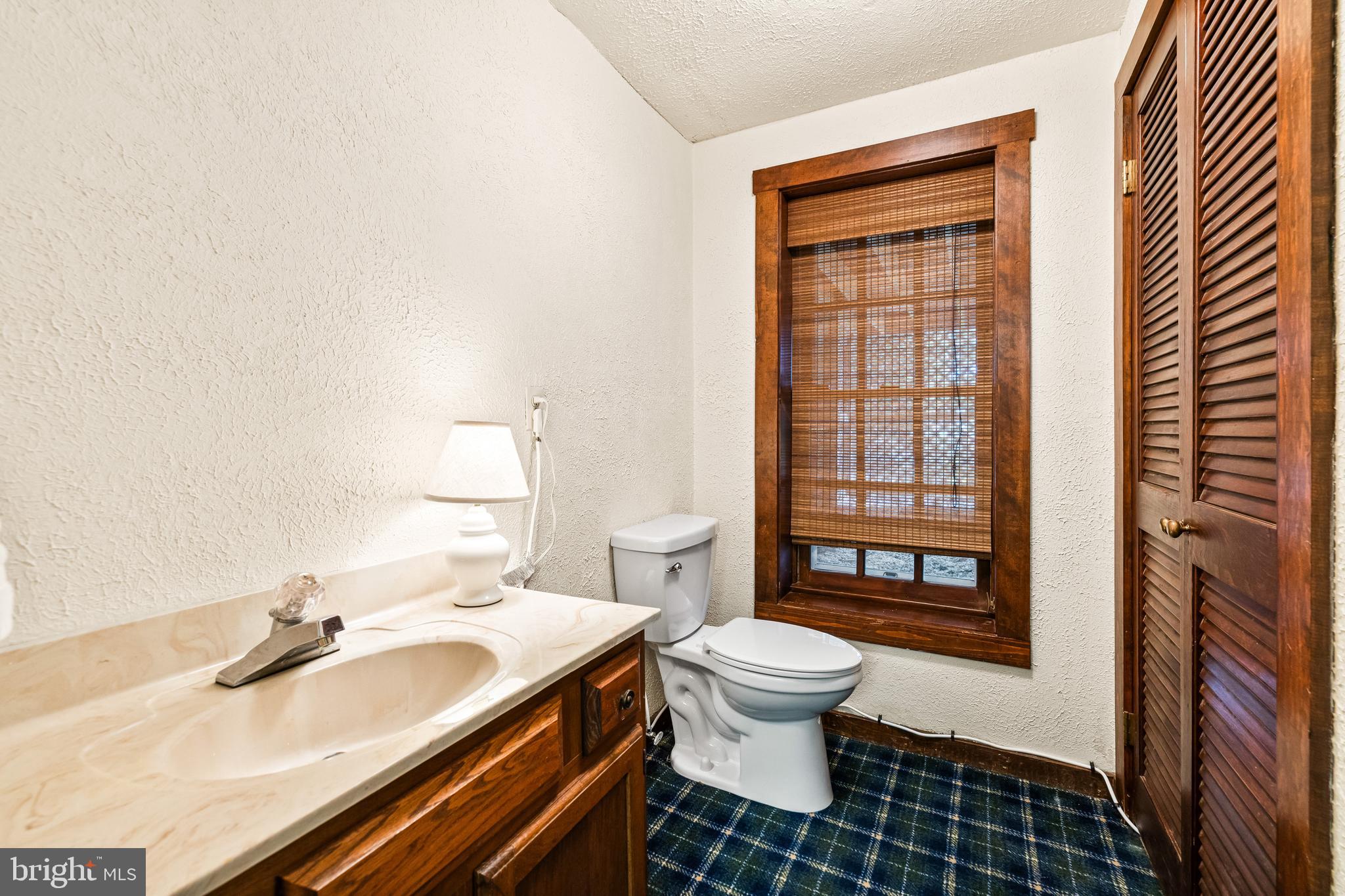 901 CHESTNUT RIDGE DRIVE