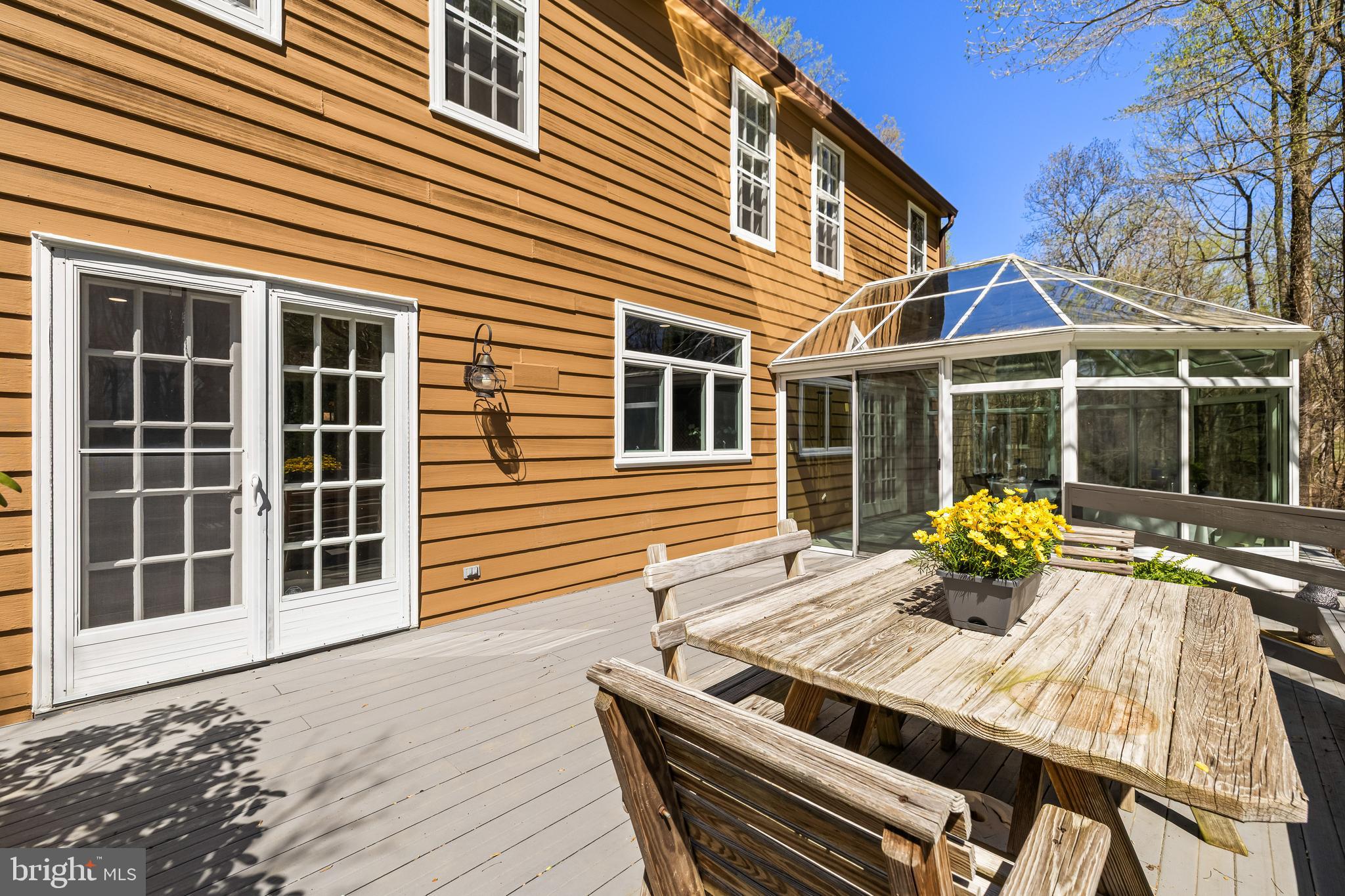 901 CHESTNUT RIDGE DRIVE