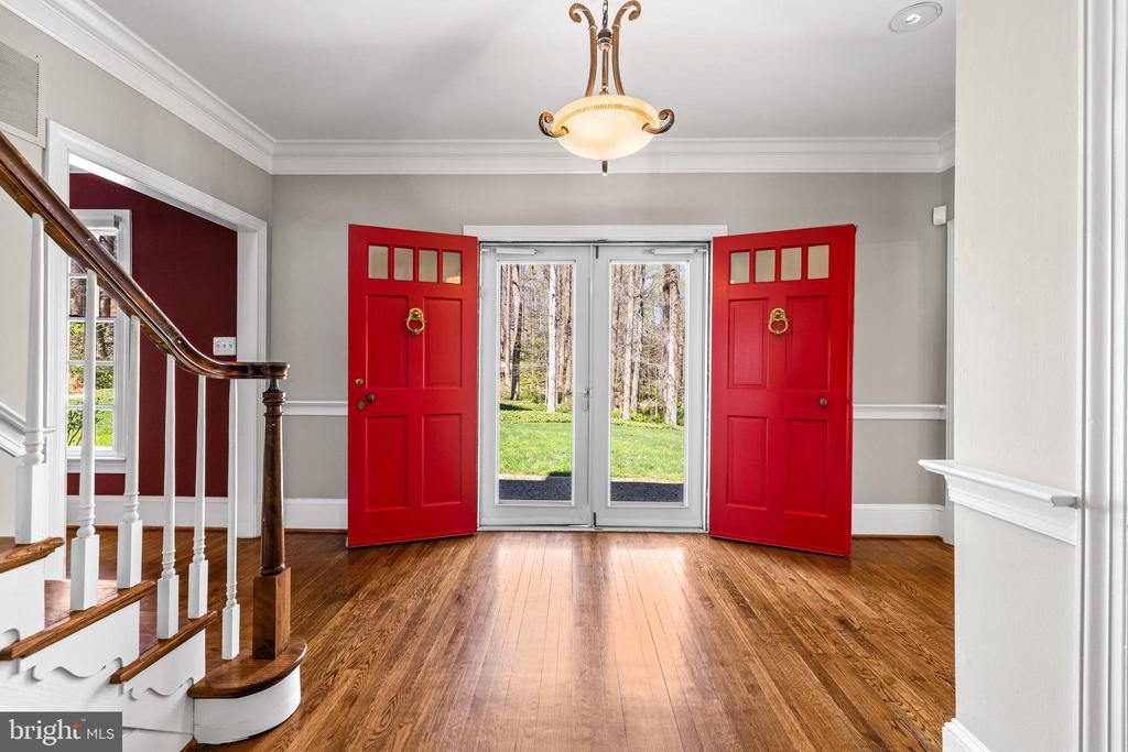 901 CHESTNUT RIDGE DRIVE