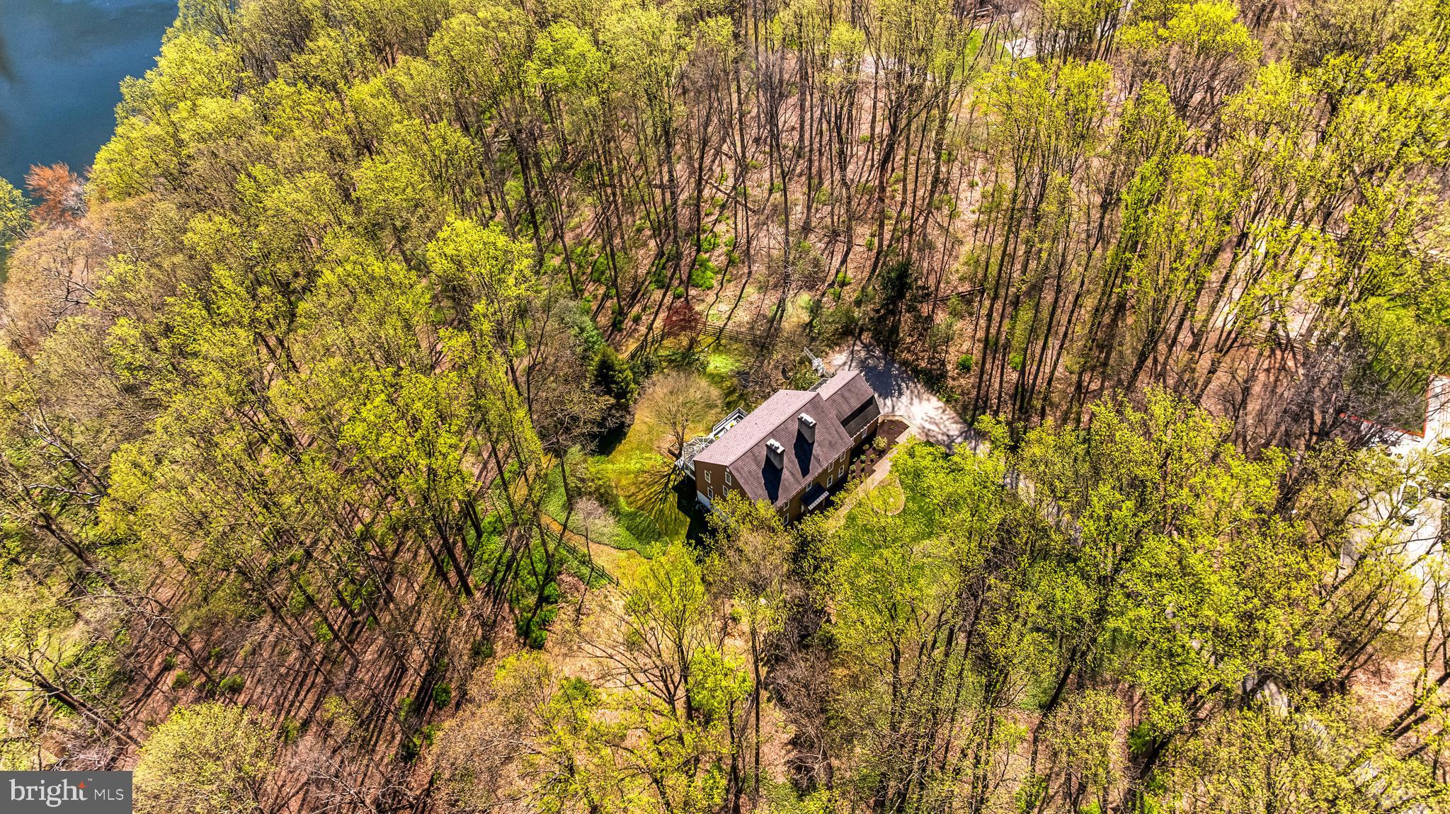 901 CHESTNUT RIDGE DRIVE