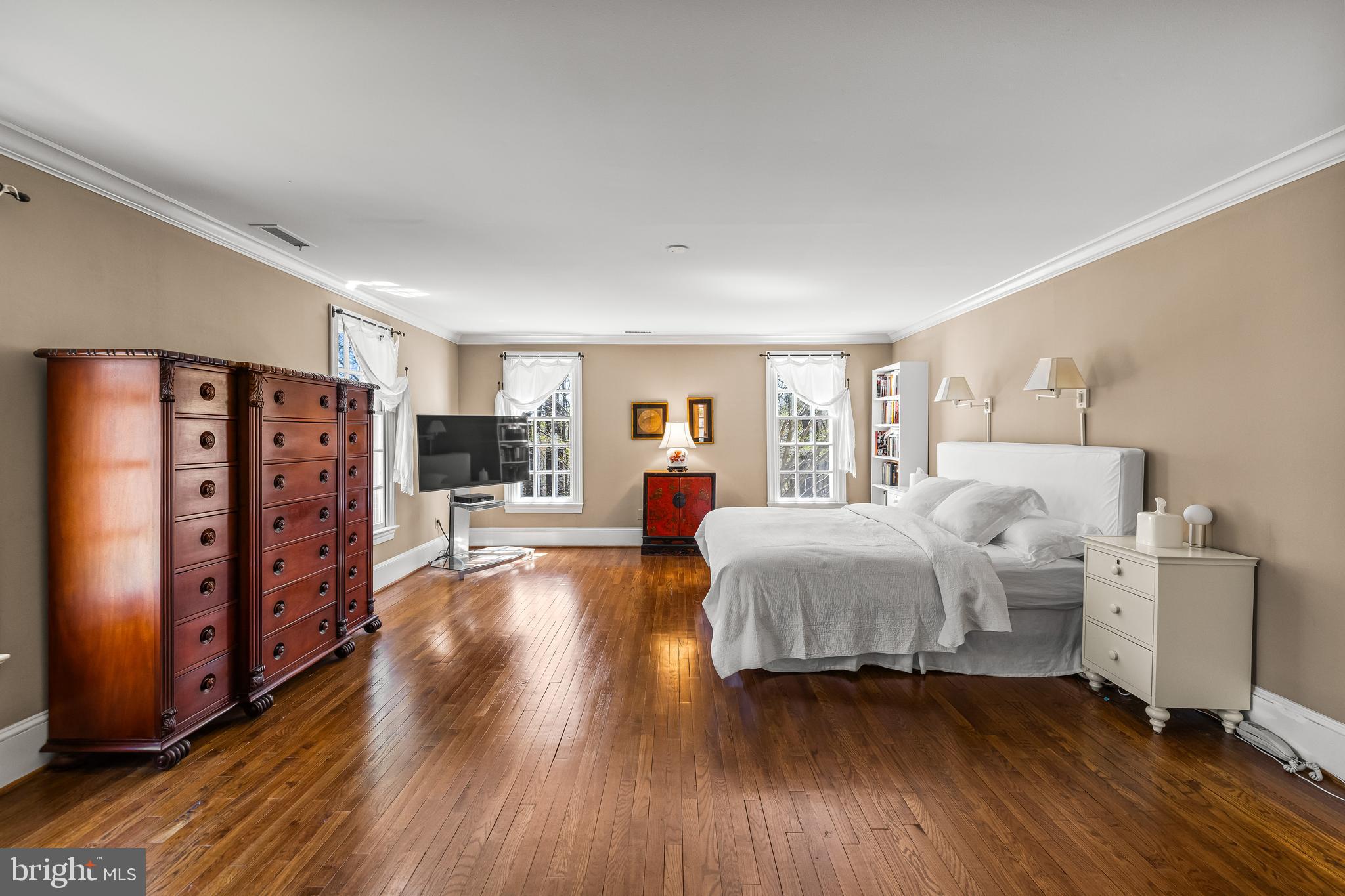 901 CHESTNUT RIDGE DRIVE