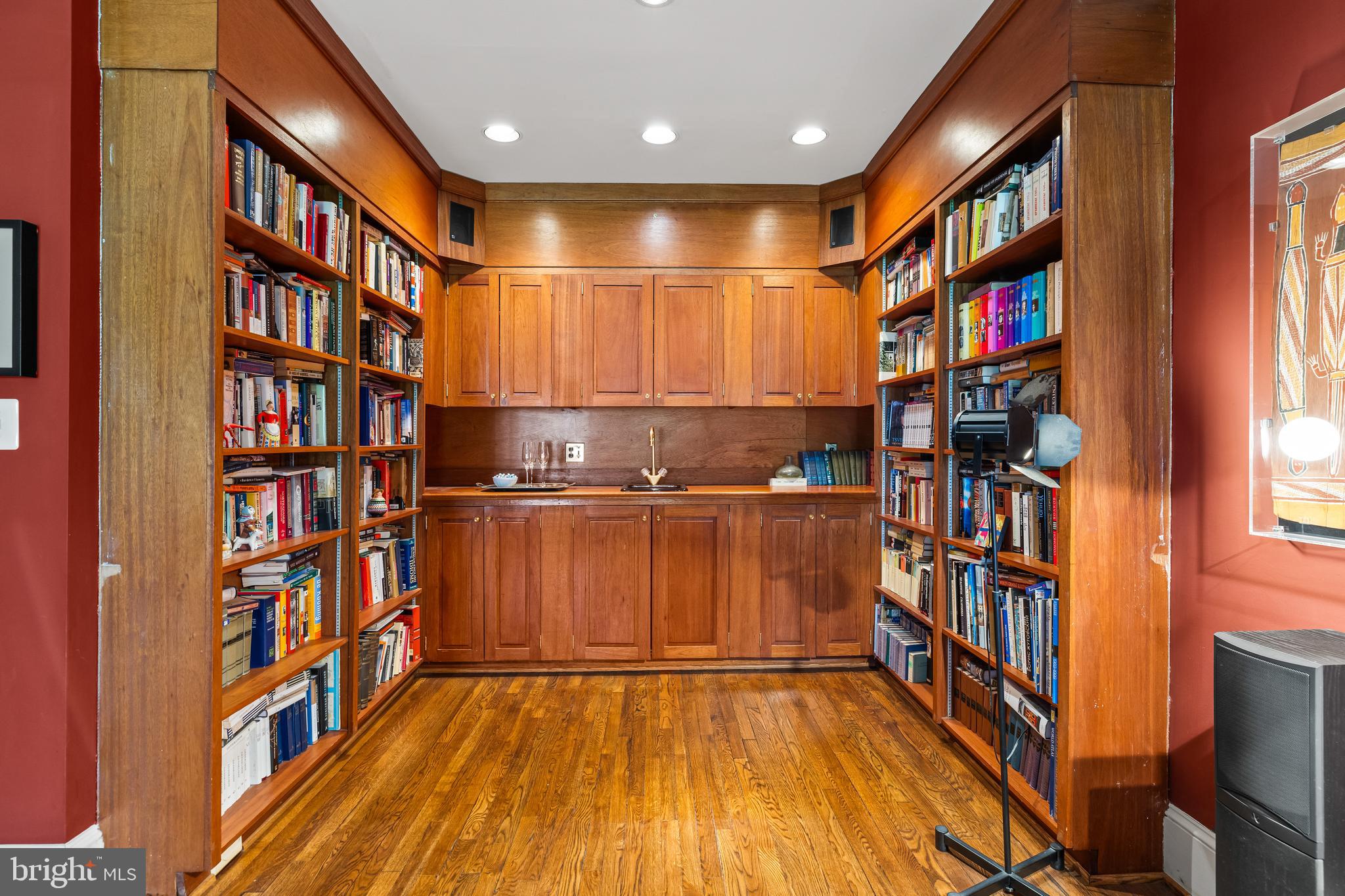 901 CHESTNUT RIDGE DRIVE