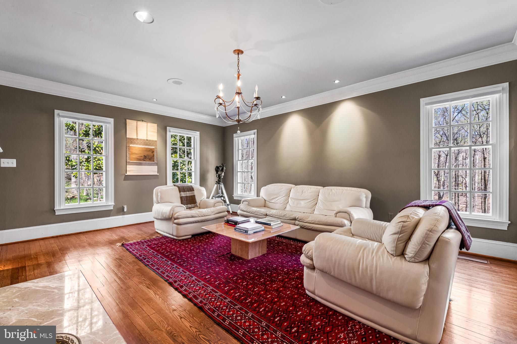 901 CHESTNUT RIDGE DRIVE