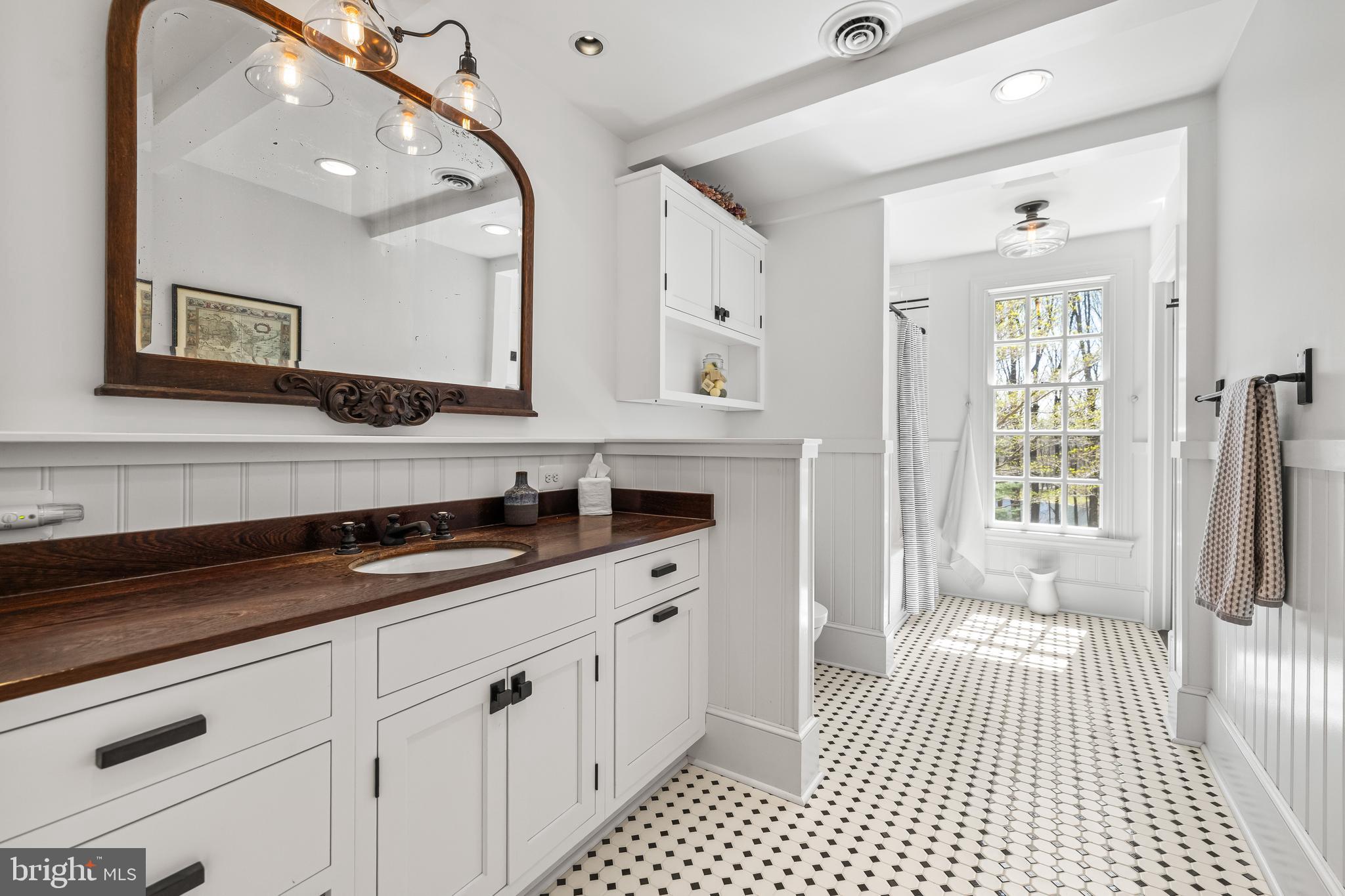 901 CHESTNUT RIDGE DRIVE