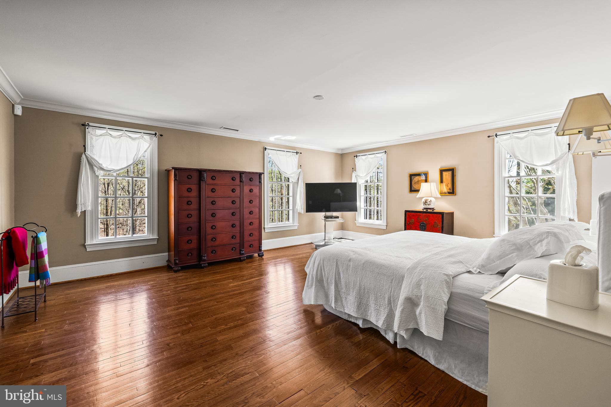 901 CHESTNUT RIDGE DRIVE