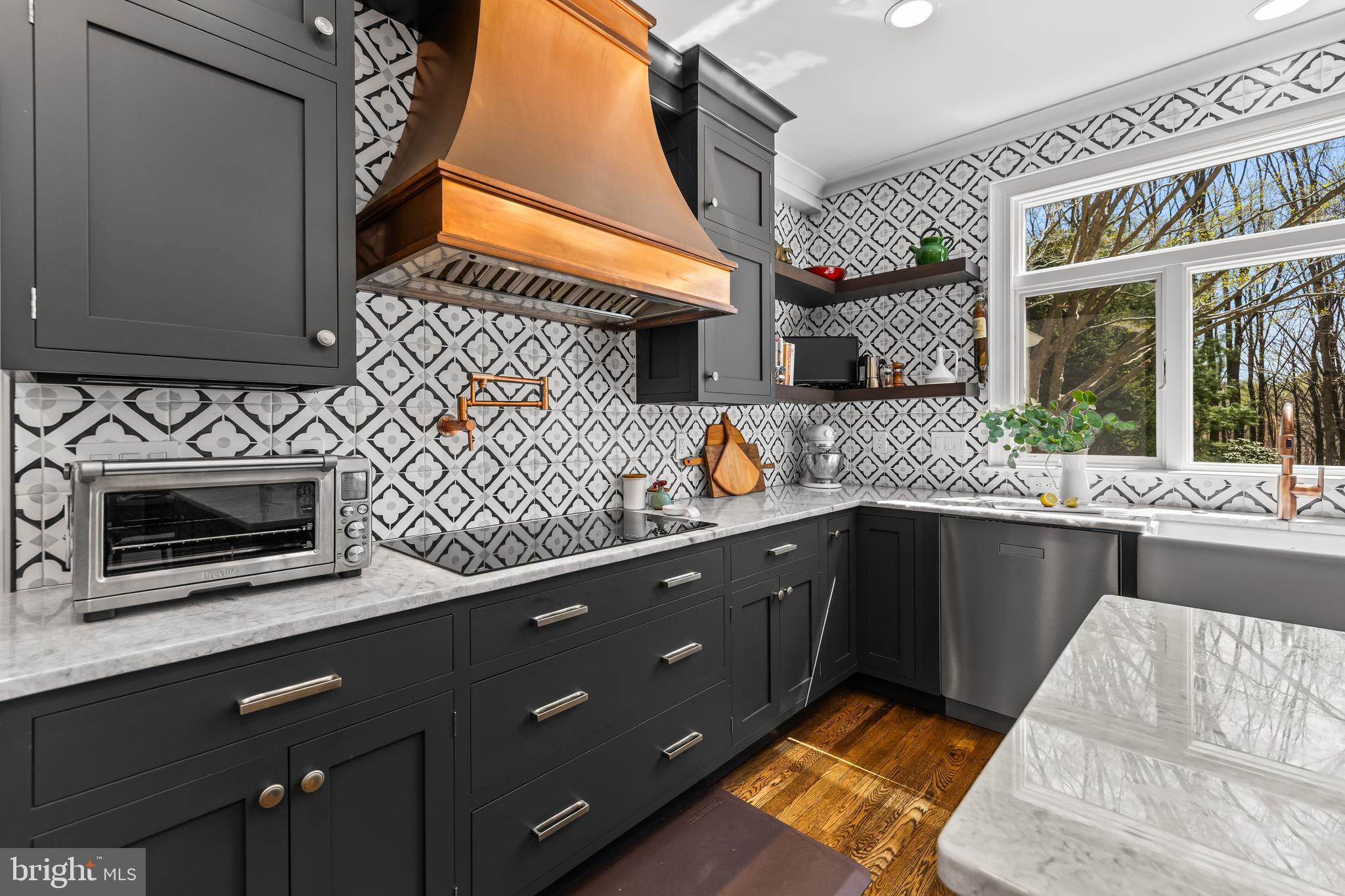 901 CHESTNUT RIDGE DRIVE