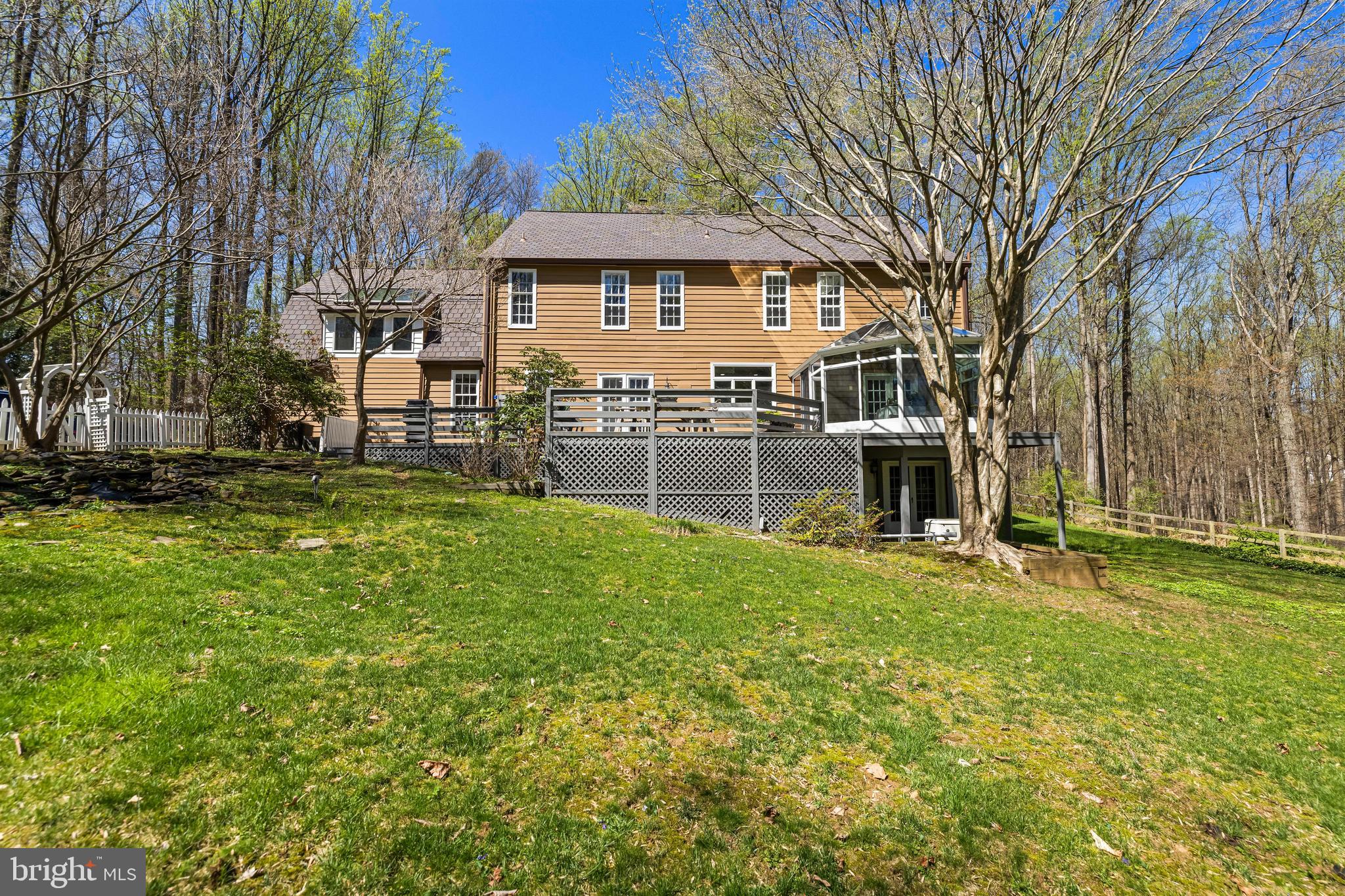 901 CHESTNUT RIDGE DRIVE