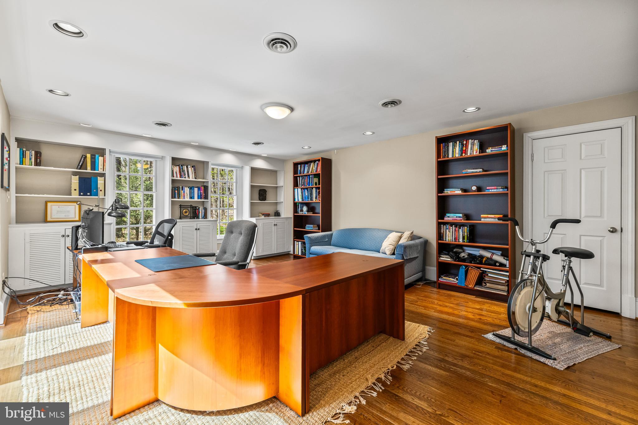 901 CHESTNUT RIDGE DRIVE