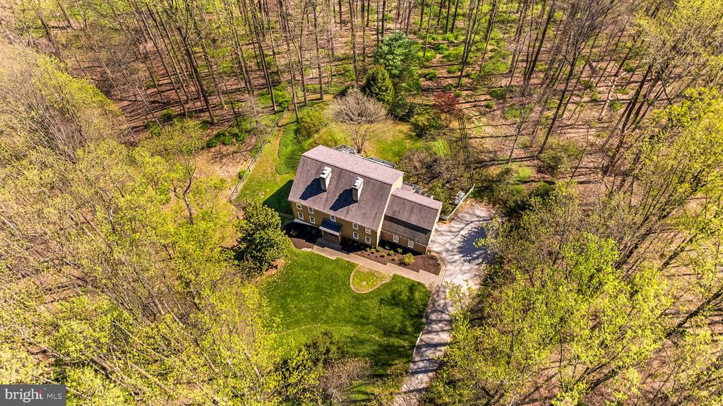 901 CHESTNUT RIDGE DRIVE
