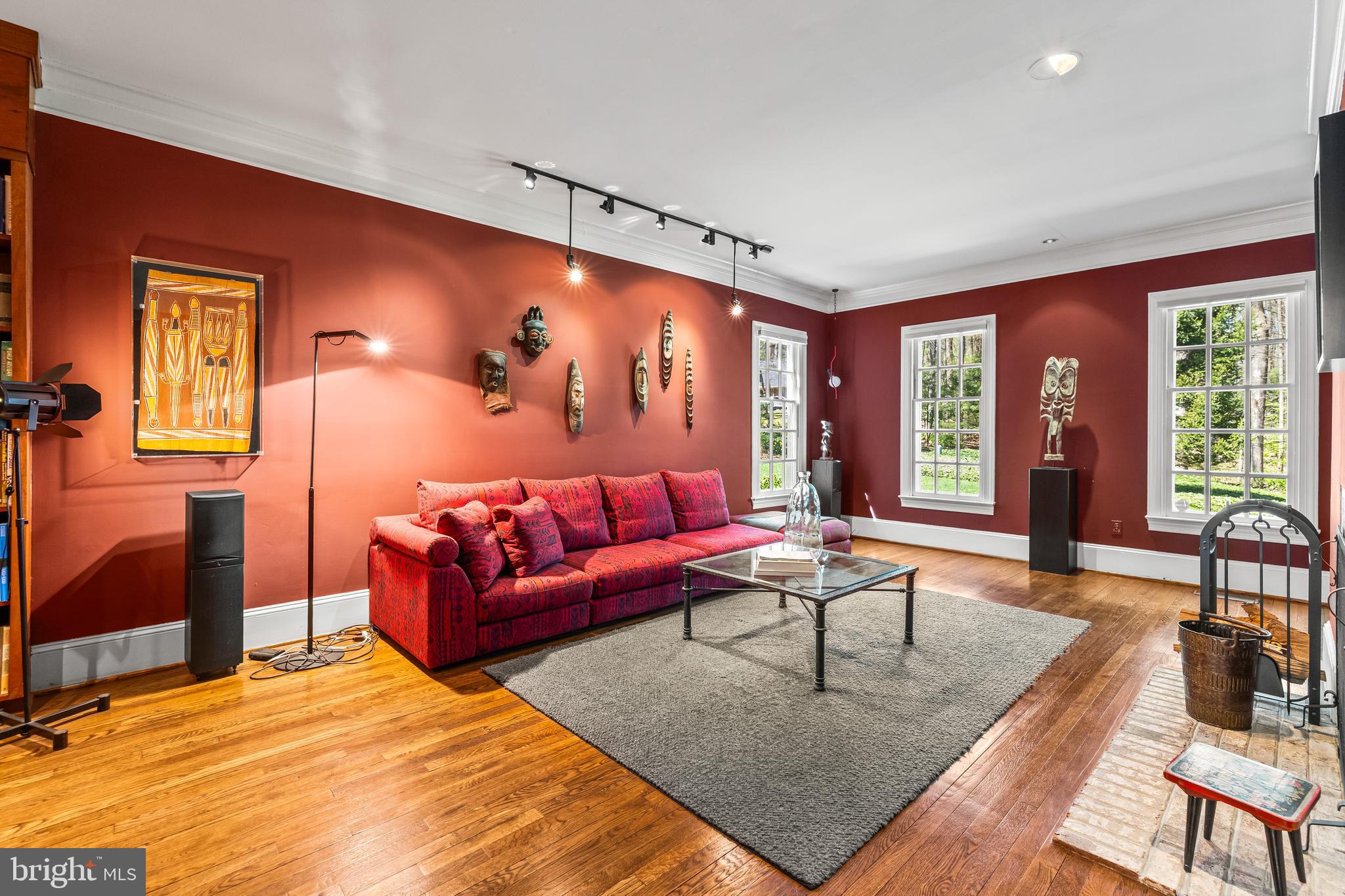 901 CHESTNUT RIDGE DRIVE