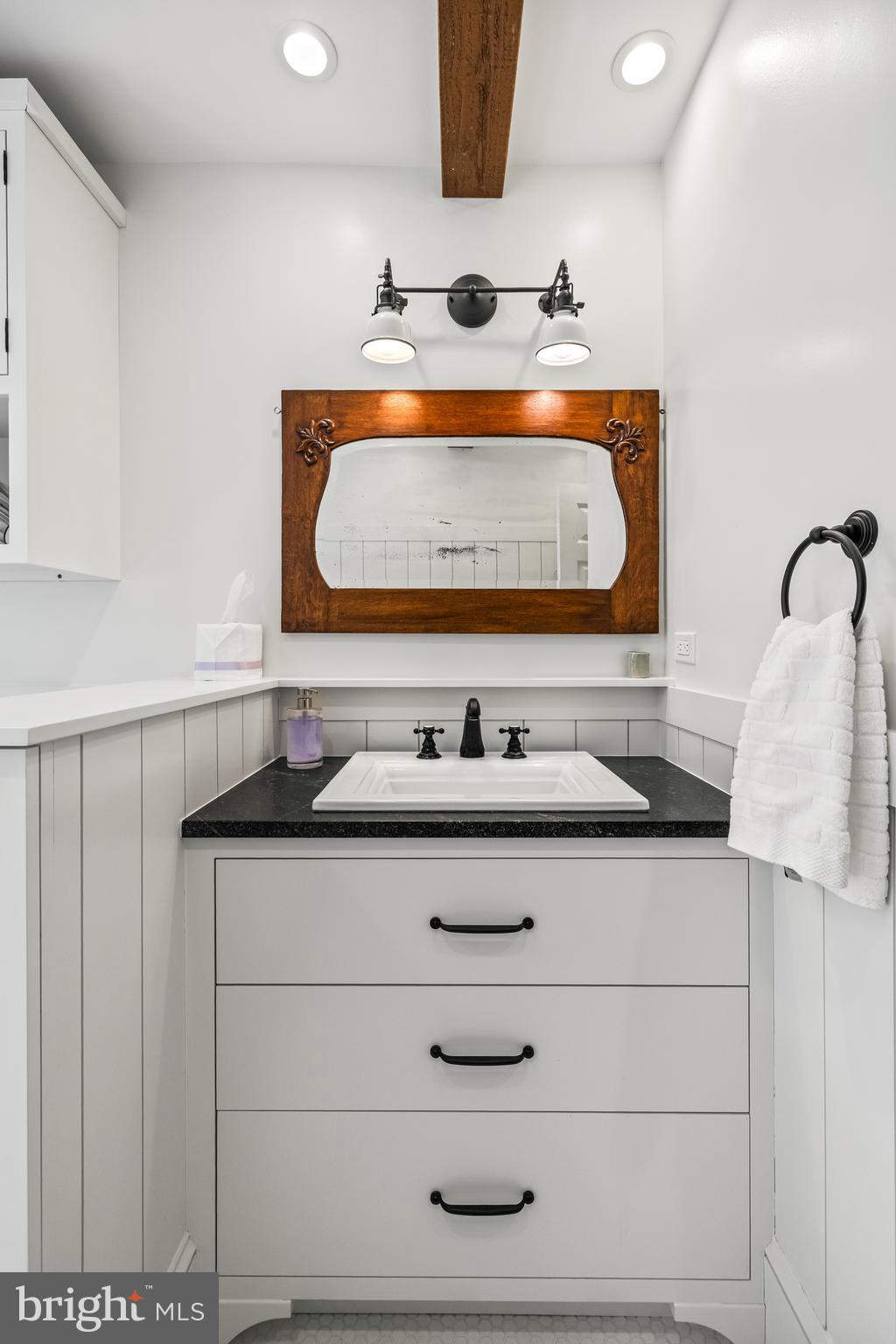 901 CHESTNUT RIDGE DRIVE