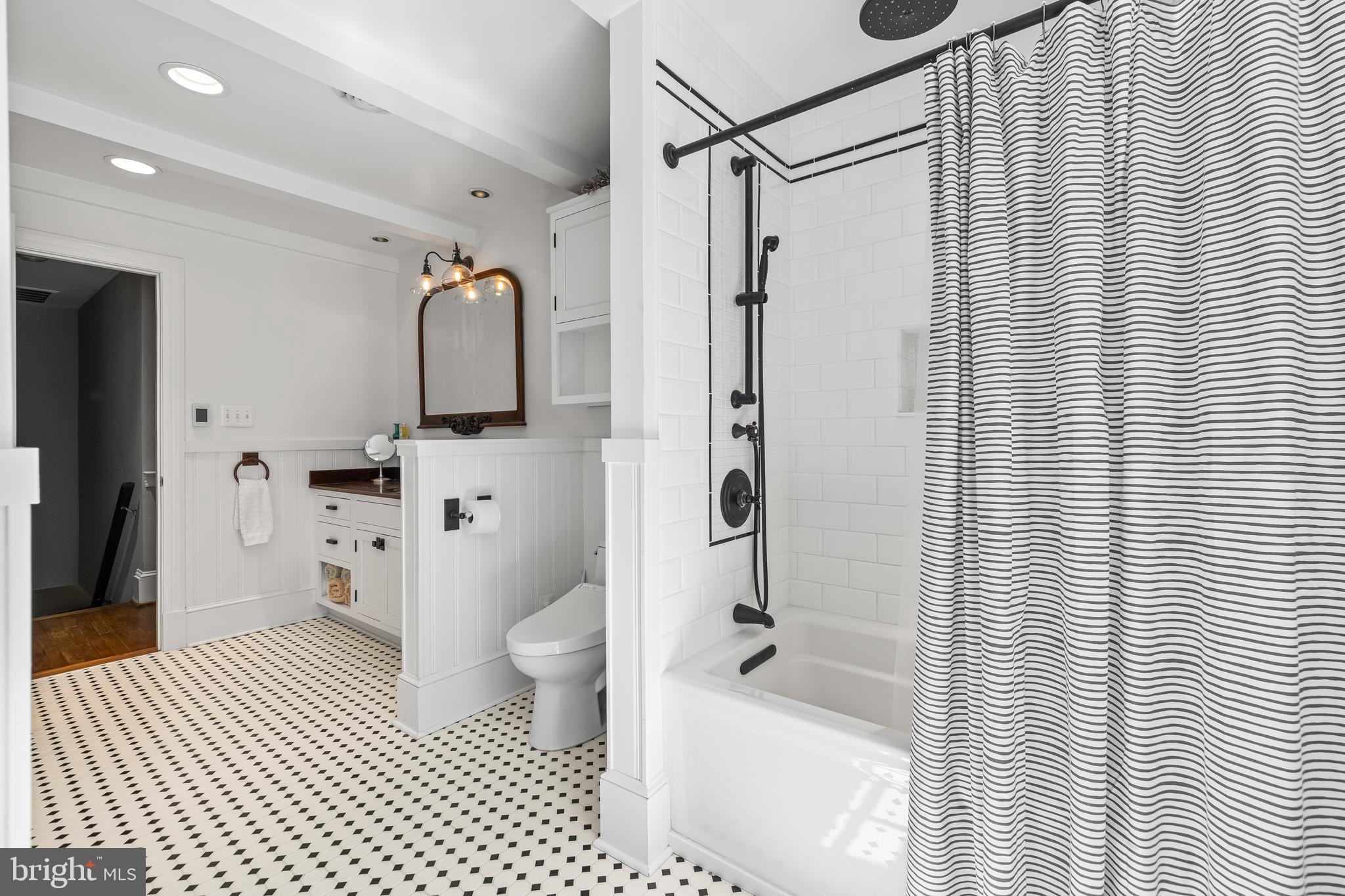 901 CHESTNUT RIDGE DRIVE