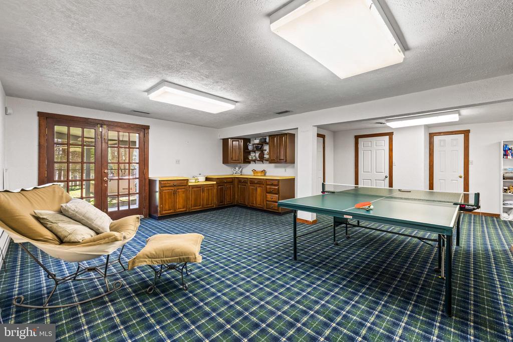 901 CHESTNUT RIDGE DRIVE