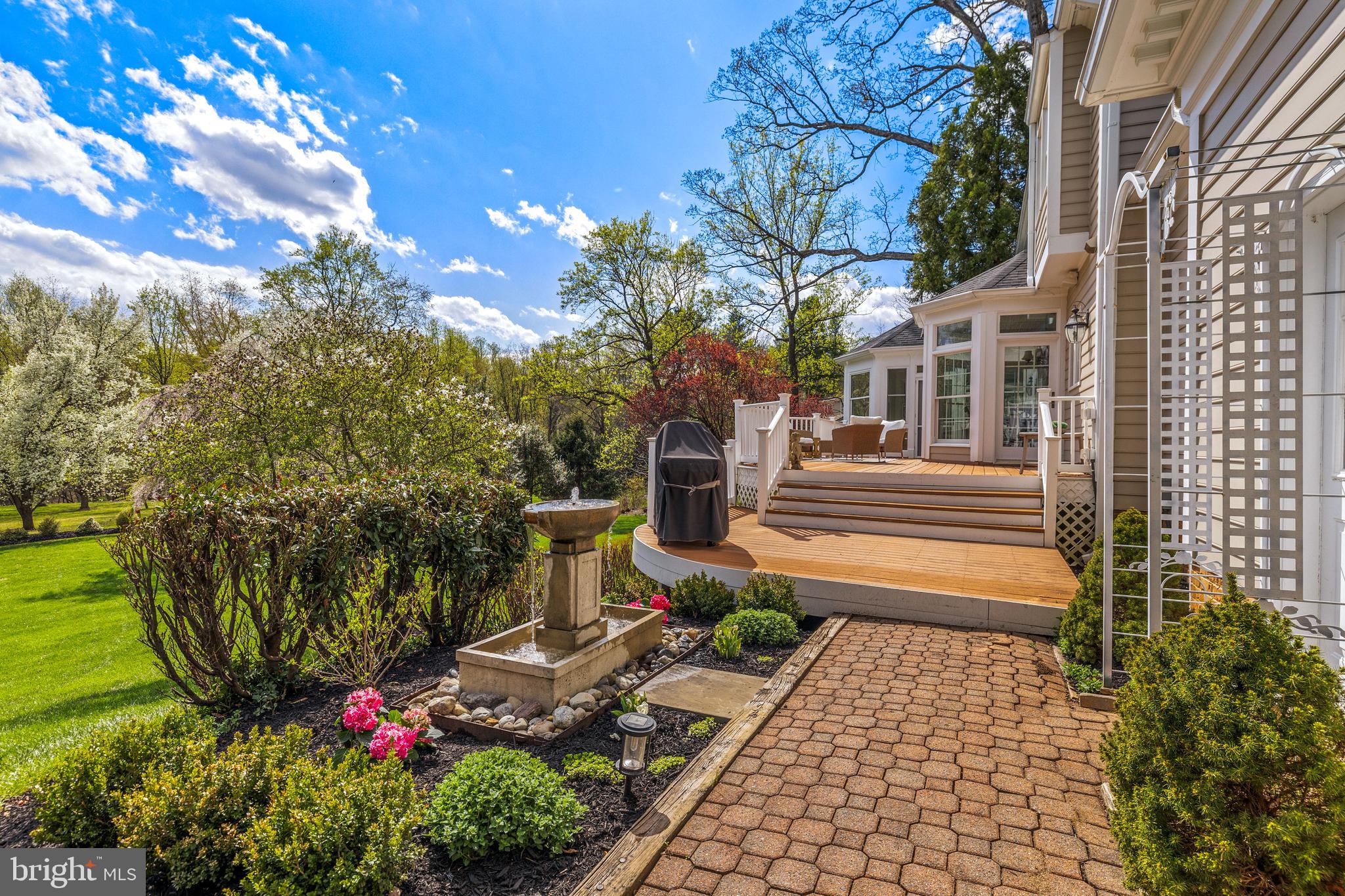 29 SPRINGHILL FARM COURT