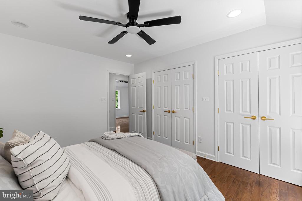 2318 SHADED BROOK DRIVE