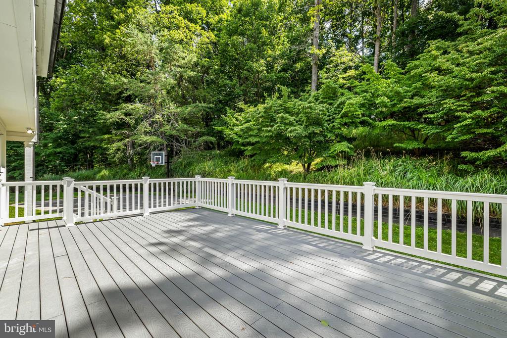 2318 SHADED BROOK DRIVE