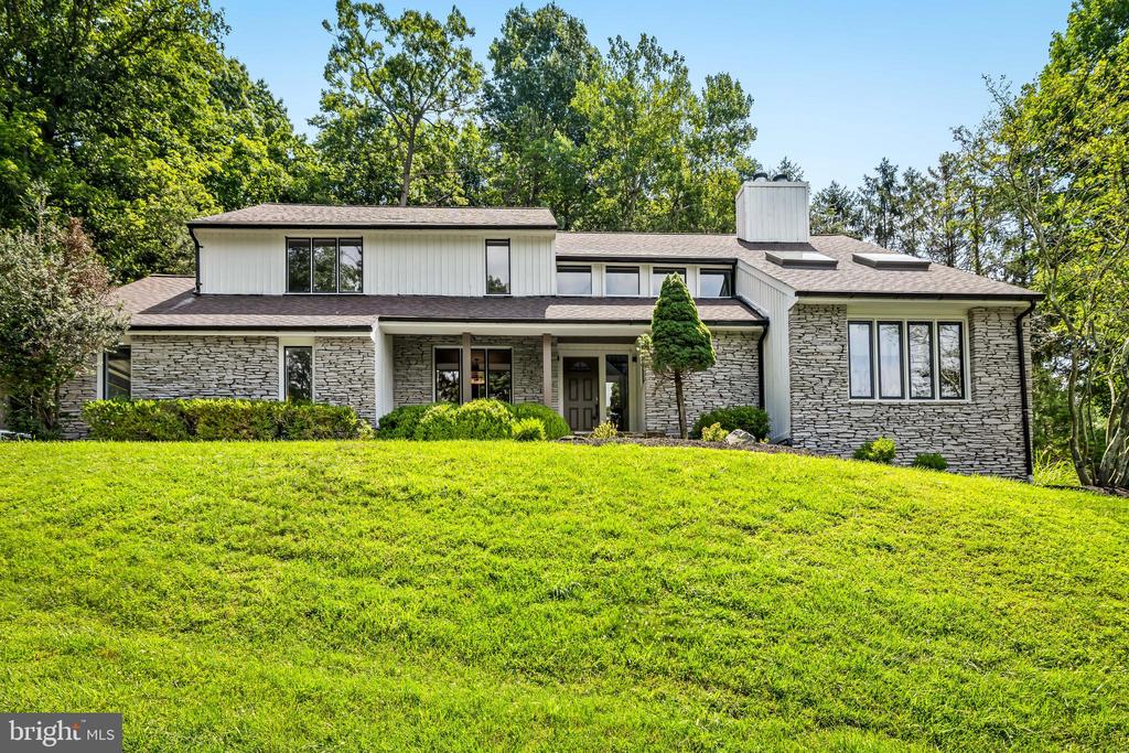 2318 SHADED BROOK DRIVE