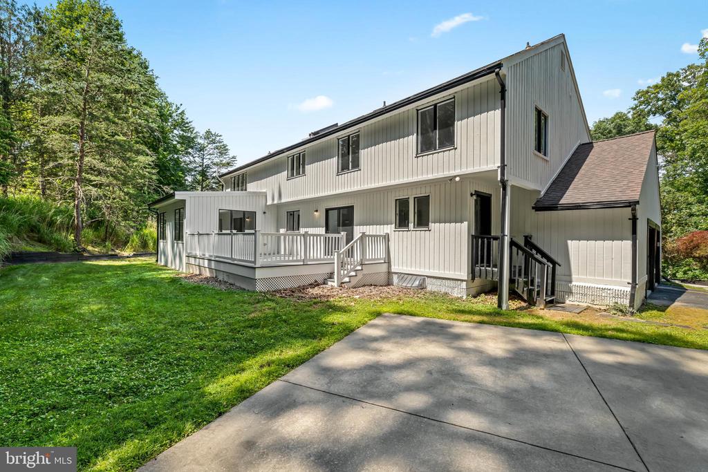 2318 SHADED BROOK DRIVE