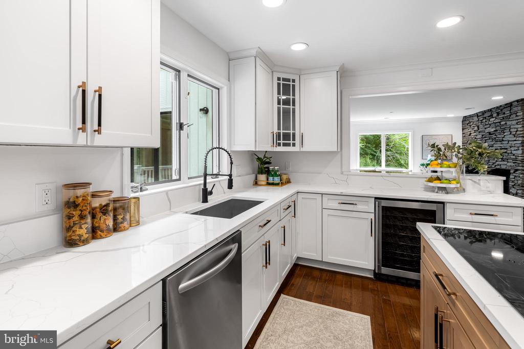 2318 SHADED BROOK DRIVE