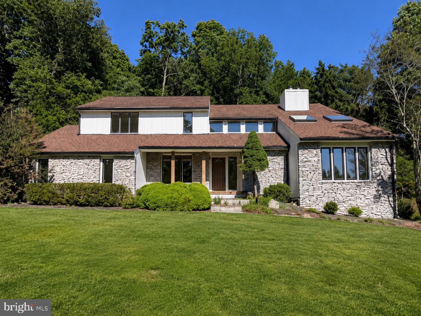 2318 SHADED BROOK DRIVE