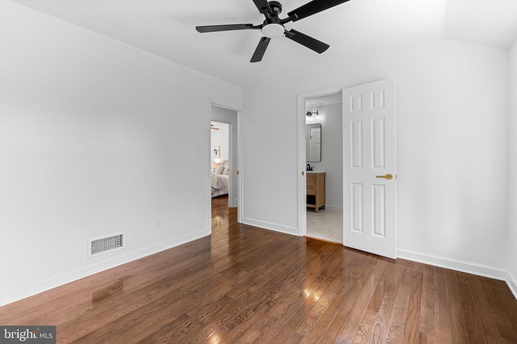 2318 SHADED BROOK DRIVE