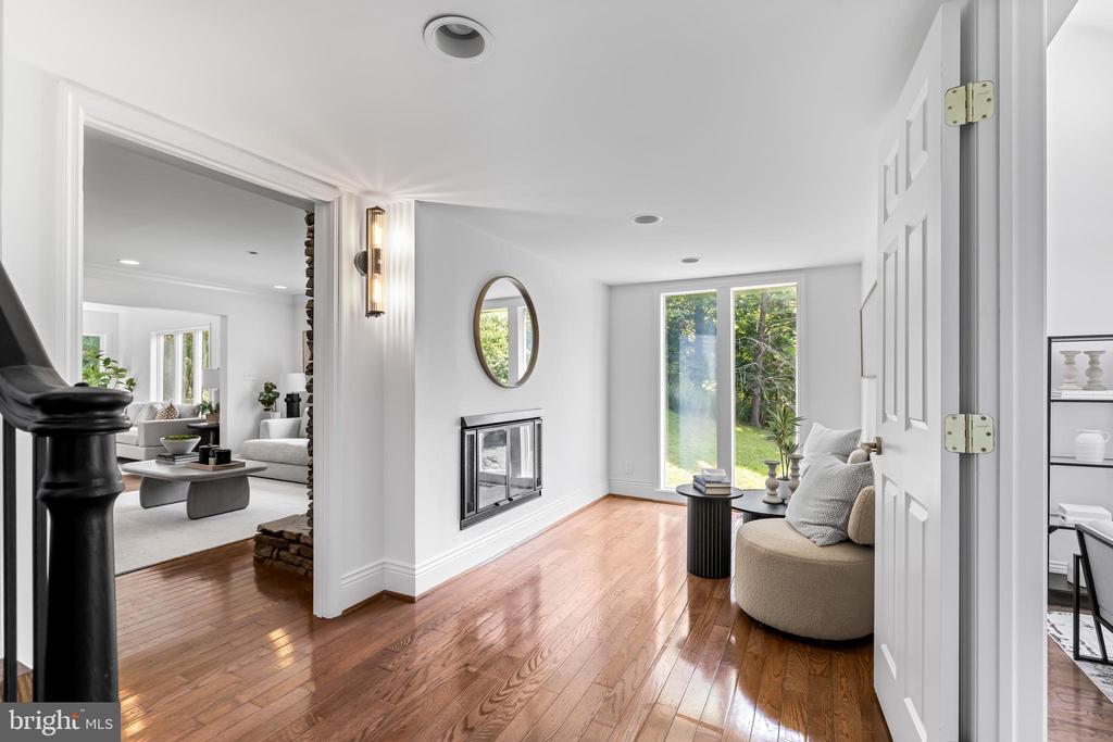 2318 SHADED BROOK DRIVE