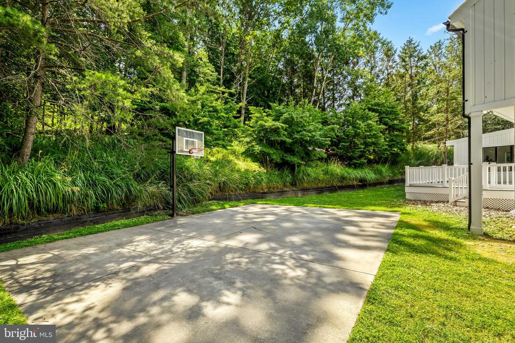 2318 SHADED BROOK DRIVE