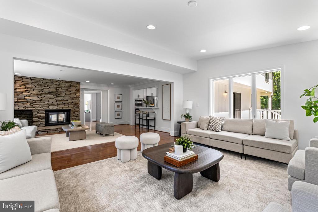 2318 SHADED BROOK DRIVE