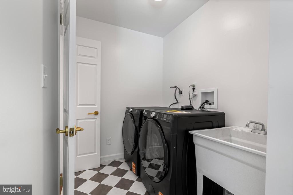 2318 SHADED BROOK DRIVE