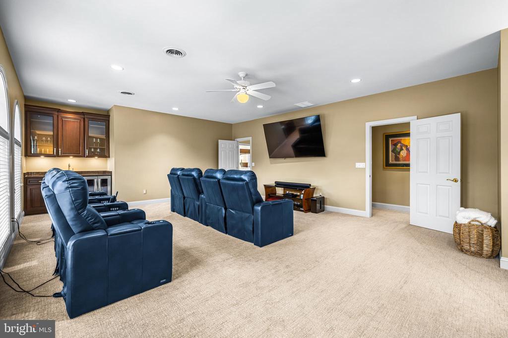11 SPRINGHILL FARM COURT