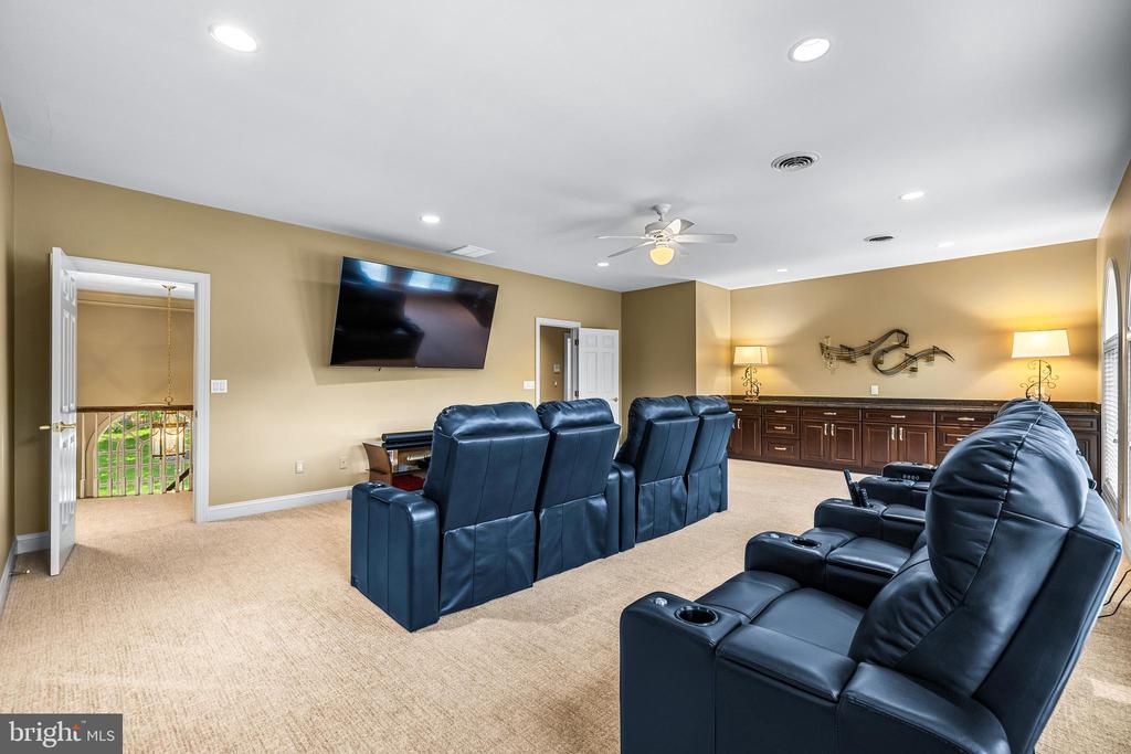 11 SPRINGHILL FARM COURT