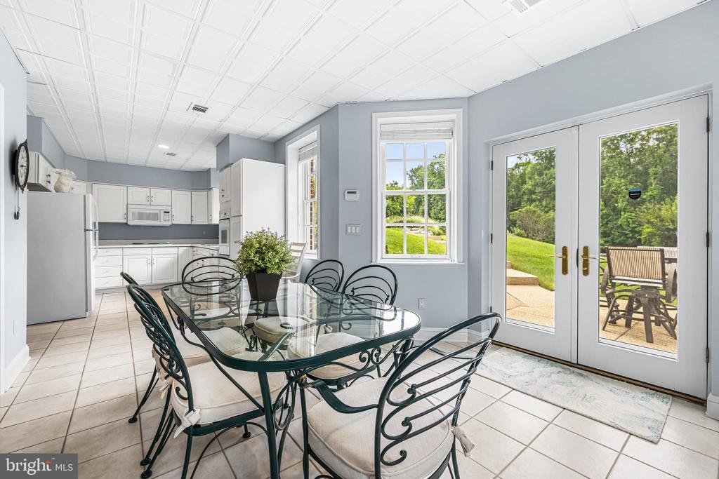11 SPRINGHILL FARM COURT