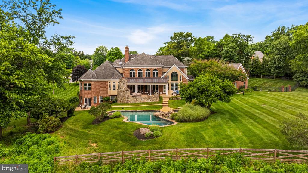 11 SPRINGHILL FARM COURT