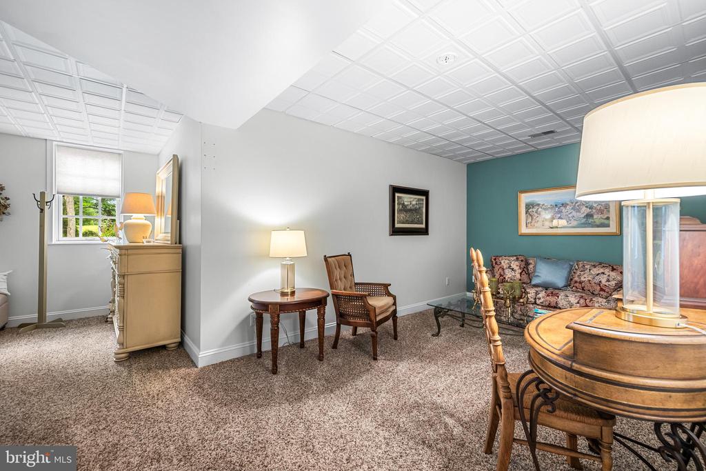 11 SPRINGHILL FARM COURT